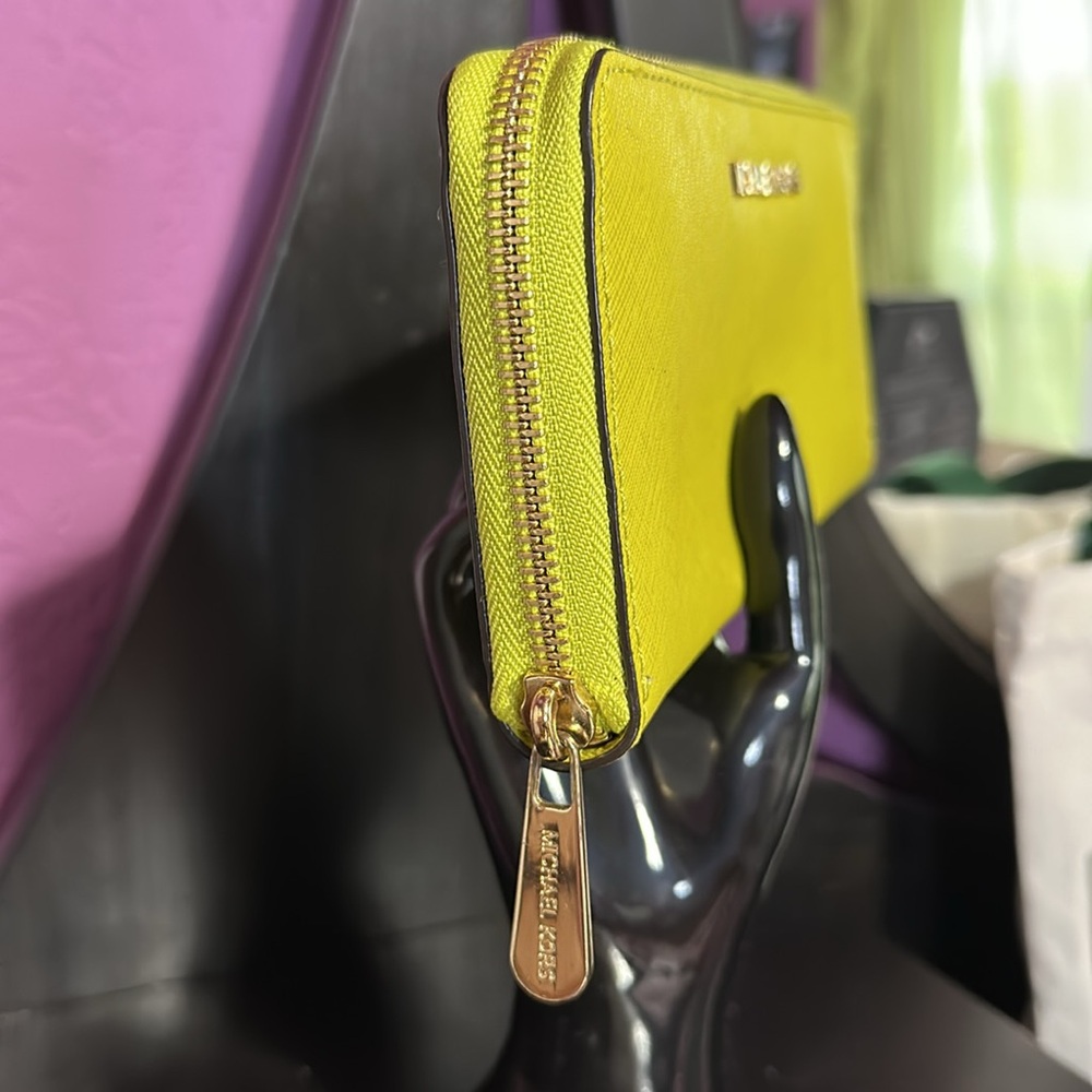 Michael Kors Wallet🔥 - Picture 8 of 10
